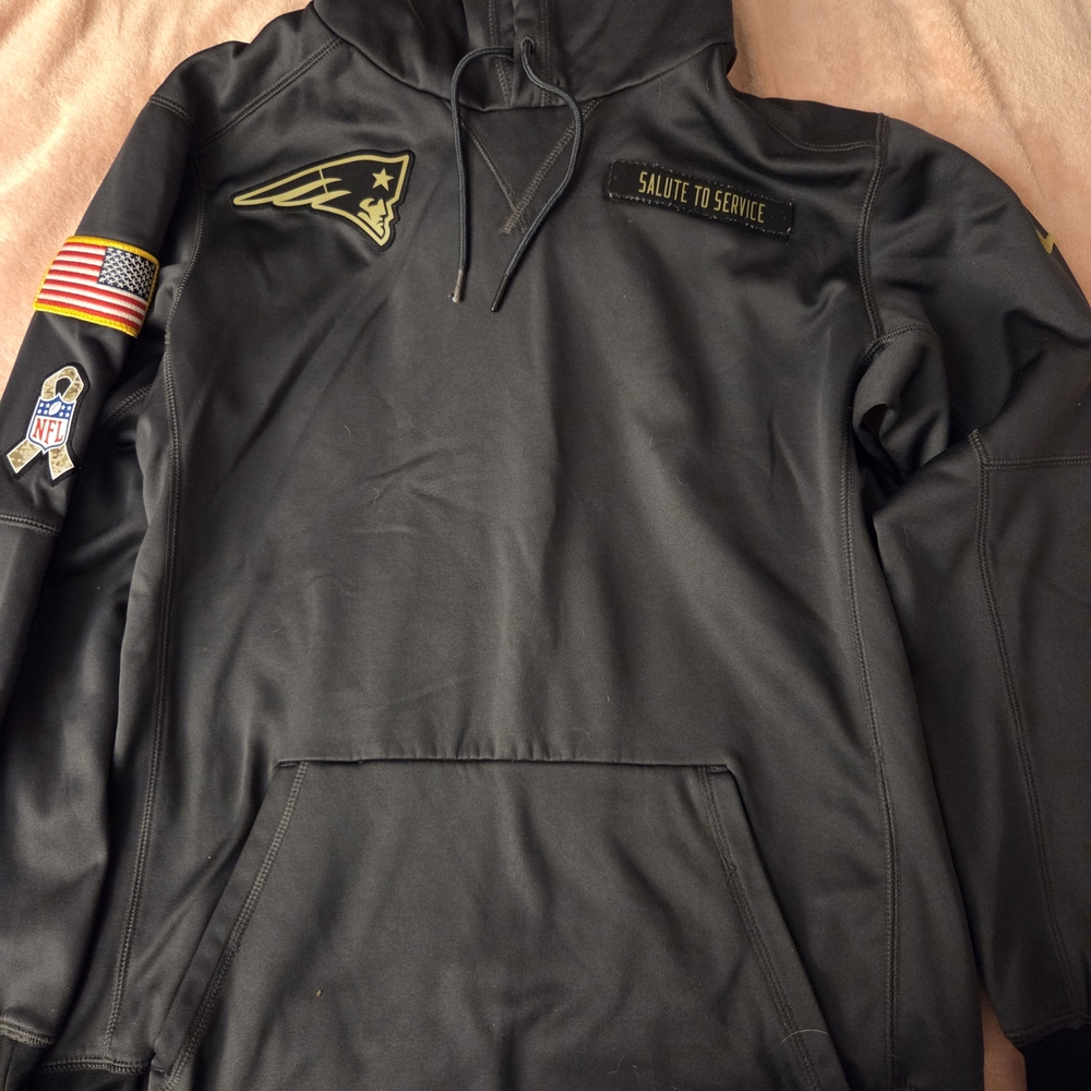 Salute to Service New England Patriots Pullover